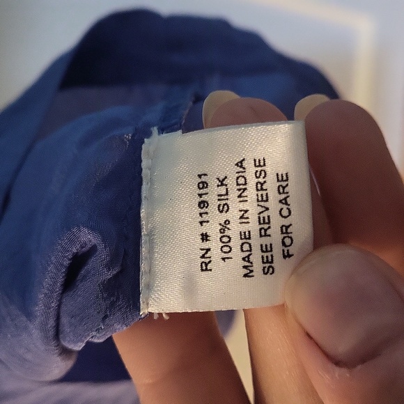 100% Silk Blouse with stuffed accents. - Picture 5 of 6